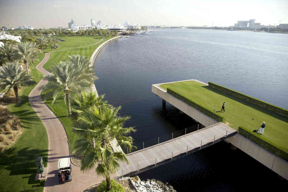 Départ sur mer golf Dubai Creek aux Emirats Arabes Unis