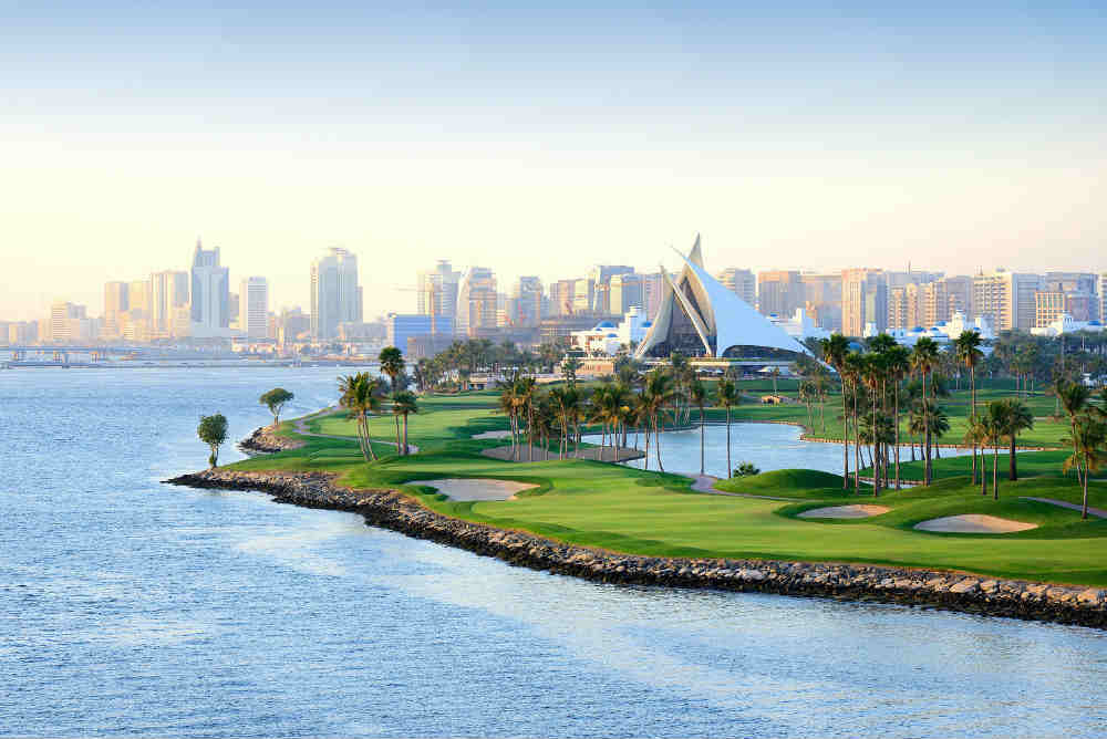 Front de mer golf Dubai Creek aux Emirats Arabes Unis