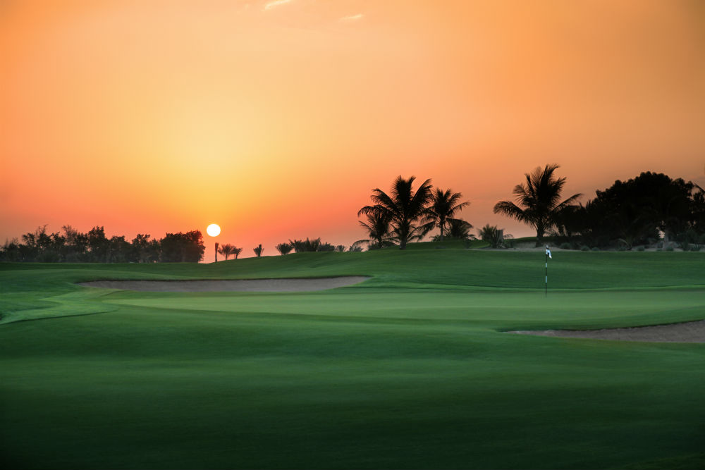 Fairways sur le golf Abu Ahabi National aux Emirats Arabes Unis