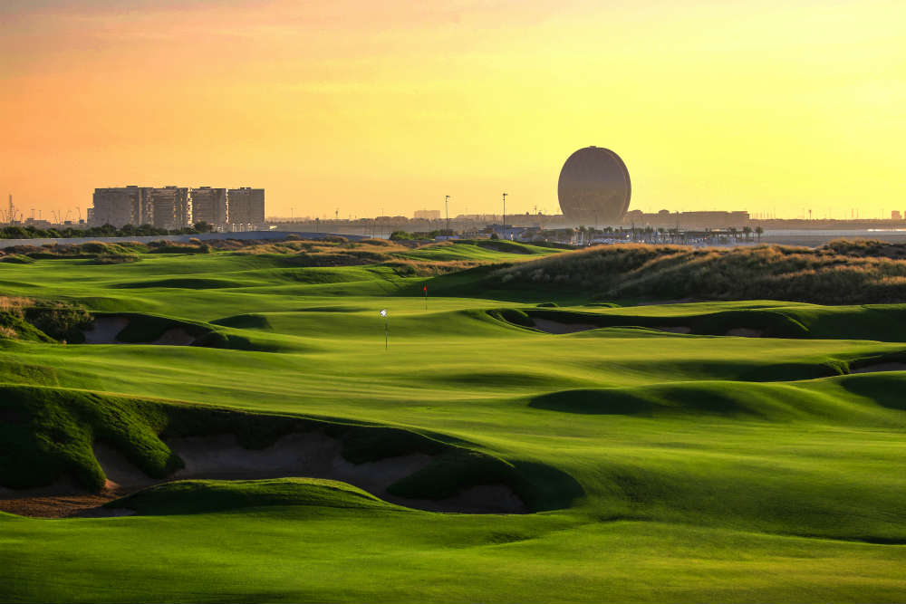 Green sur le golf Yas Links à Abu Ahabi aux Emirats Arabes Unis