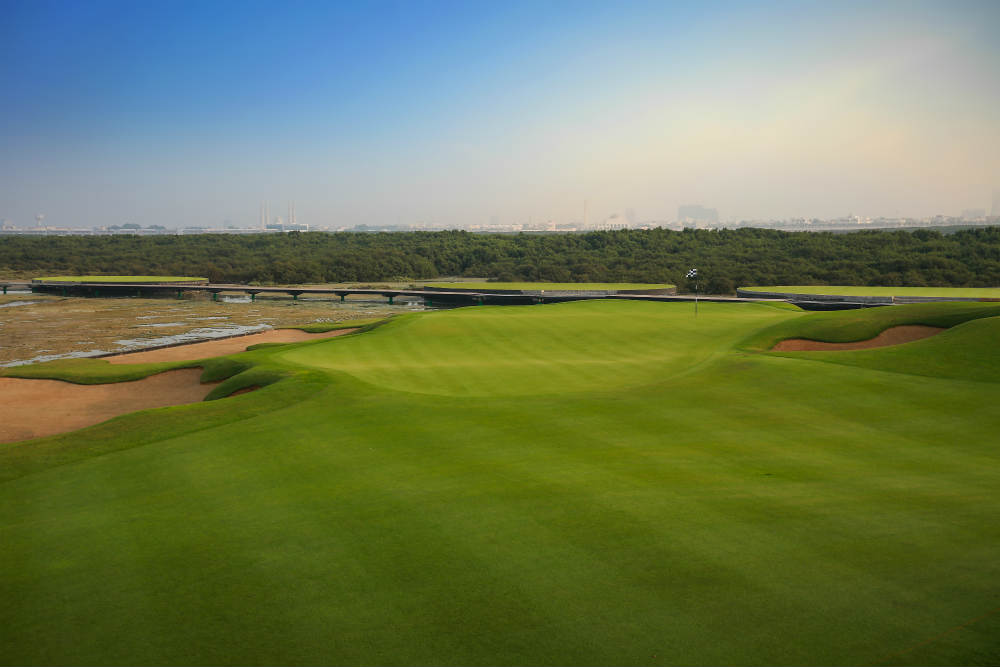 Fairways et green Al Zorah golf à Dubai aux Emirats Arabes Unis