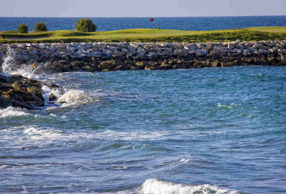 Mer et Fairways golf Al Mouj à Muscat au Sultanat d'Oman