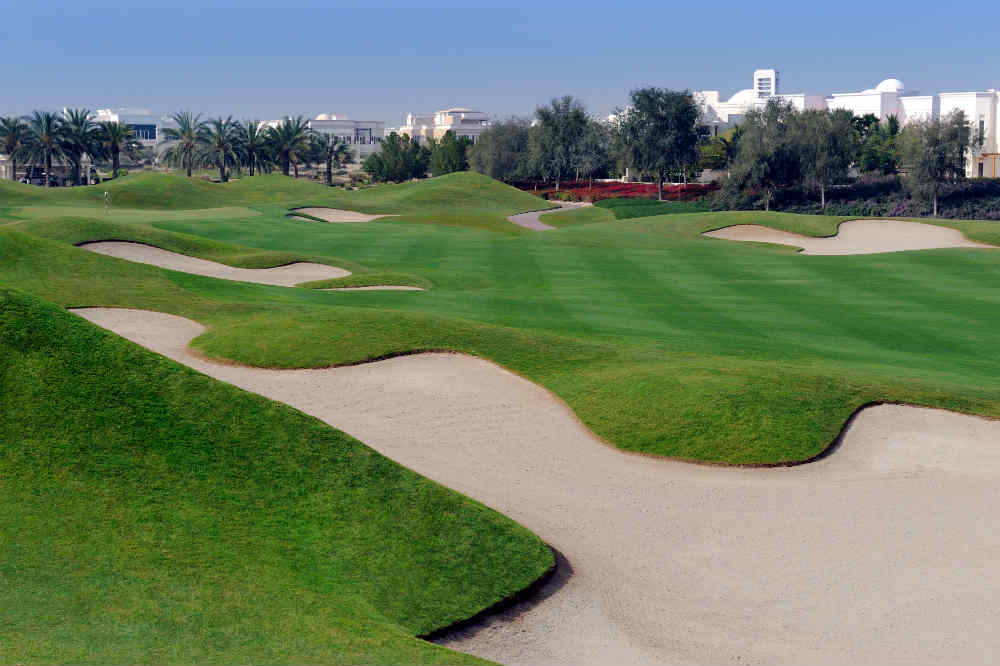 Bunker et fairways Montgomerie golf à Dubai aux Emirats Arabes Unis