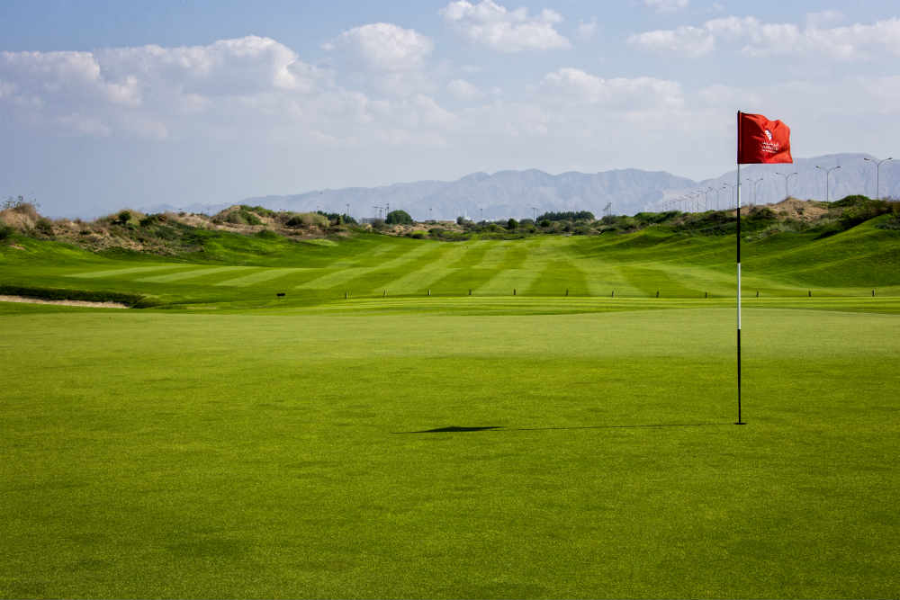 Fairways et montagne golf Al Mouj à Muscat au Sultanat d'Oman
