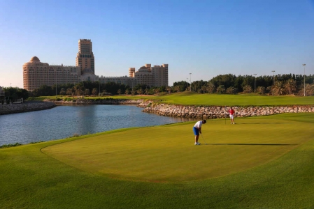 Green et lac  Al Hamra golf à Dubai aux Emirats Arabes Unis