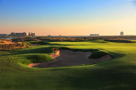 Bunker sur le golf Yas Links à Abu Ahabi aux Emirats Arabes Unis