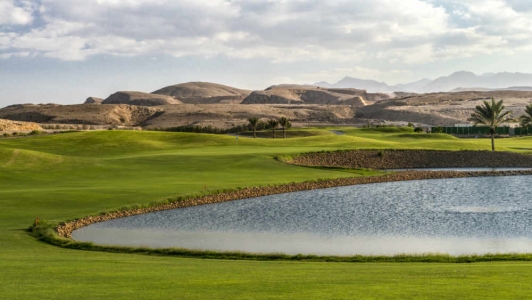 Fairways et lac golf Muscat Hills Muscat au Sultanat d'Oman