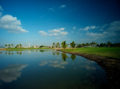 Lac et Fairways Meydan golf à Dubai aux Emirats Arabes Unis