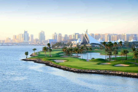 Front de mer golf Dubai Creek aux Emirats Arabes Unis