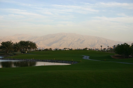 Lac et montagne Tower Links golf à Dubai aux Emirats Arabes Unis