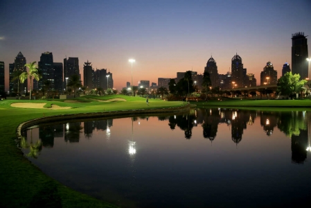 De nuit Emirates Faldo golf à Dubai aux Emirats Arabes Unis