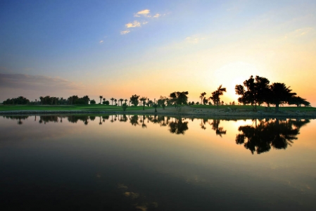 Lac sur le golf Abu Ahabi National 9 trous aux Emirats Arabes Unis