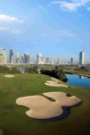 Lac et bunker Emirates Faldo golf à Dubai aux Emirats Arabes Unis