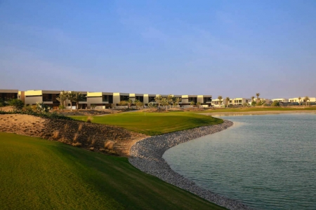 Lac et Faiways Trump International golf à Dubai aux Emirats Arabes Unis