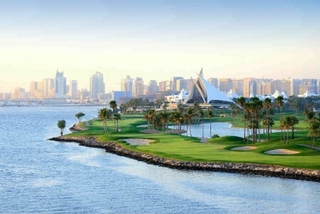 Club house vue sur mer golf Dubai Creek aux Emirats Arabes Unis