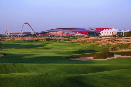 Vue sur le stand Ferrari depuis le golf Yas Links à Abu Ahabi aux Emirats Arabes Unis