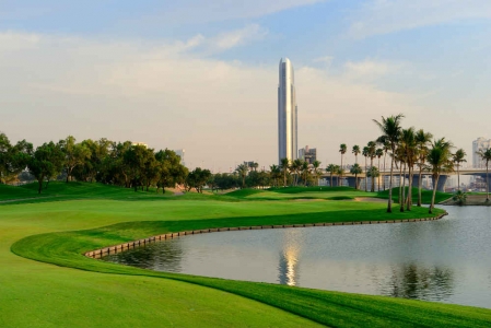 Vue sur DUbai golf Dubai Creek aux Emirats Arabes Unis