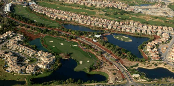Vue du ciel Jumeirah Fire golf à Dubai aux Emirats Arabes Unis