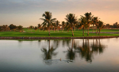 Lac sur le golf Abu Ahabi National aux Emirats Arabes Unis