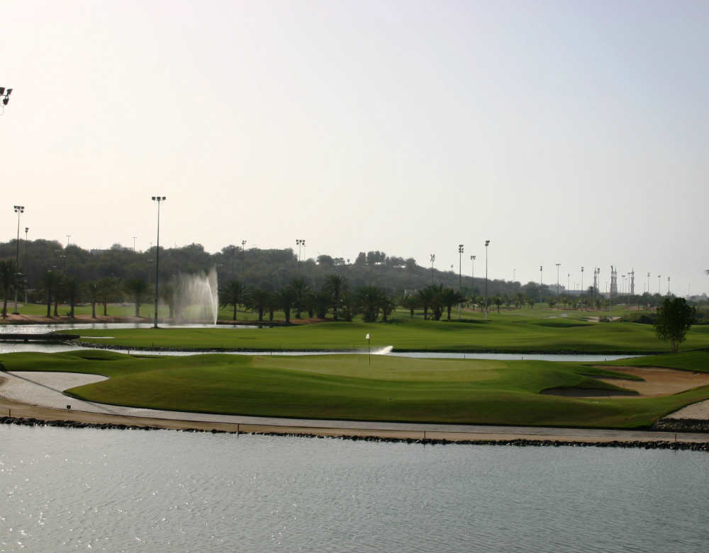 Green et lac  Tower Links golf à Dubai aux Emirats Arabes Unis